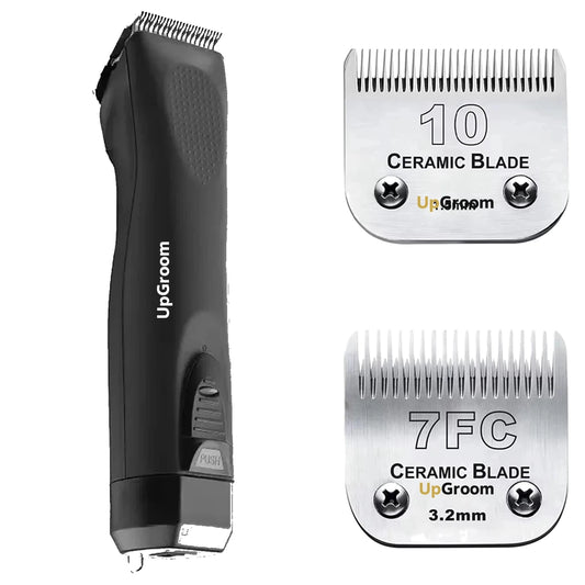 Kit Máquina de Tosa Ultra A5 UpGroom Preta com 2 lâminas de cerâmica exibidas ao lado da máquina