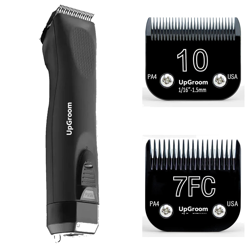 Kit Máquina de Tosa Ultra A5 UpGroom Preta com 2 lâminas de titânio exibidas ao lado da máquina