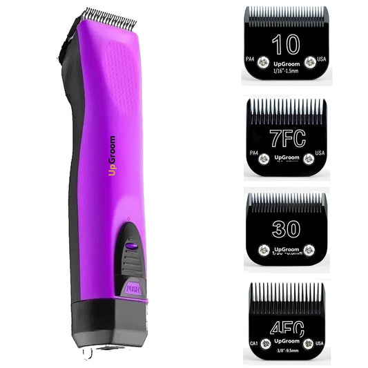 Kit Máquina de Tosa Ultra A5 UpGroom Roxa com 4 lâminas de titânio exibidas ao lado da máquina